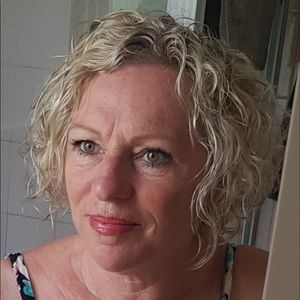 Meet your Posher, Dee